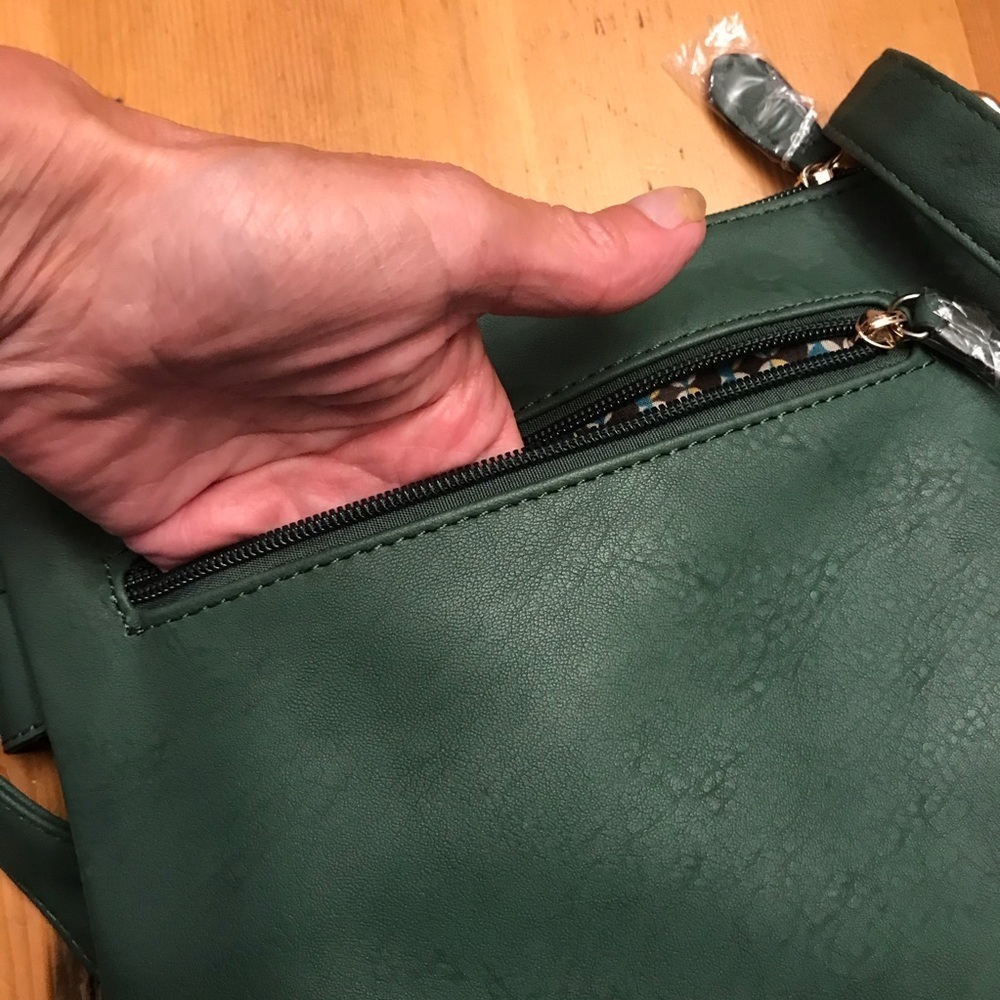 🌸Black Rivet Crossbody Bag - Picture 3 of 10